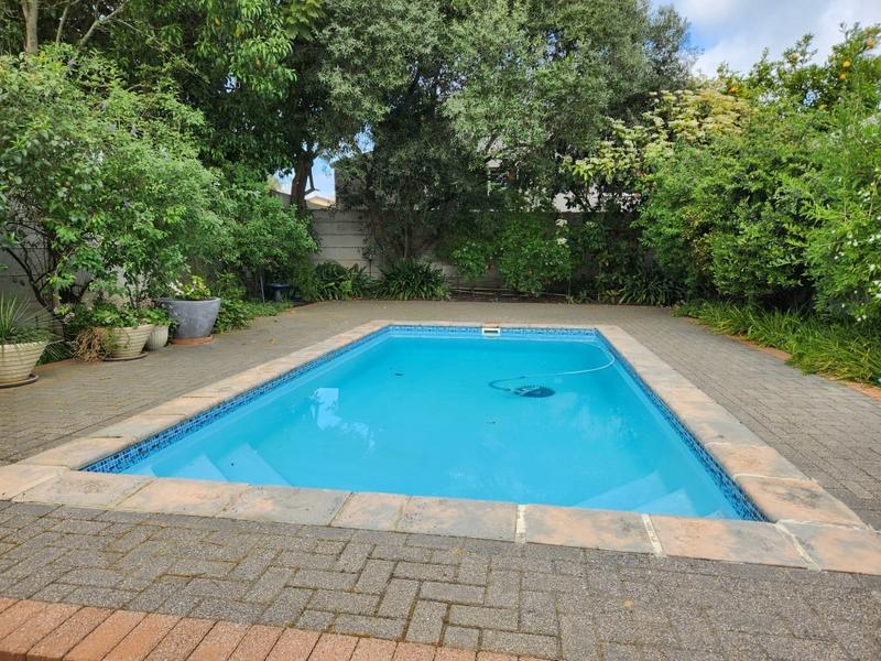 4 Bedroom Property for Sale in Bergzicht Western Cape